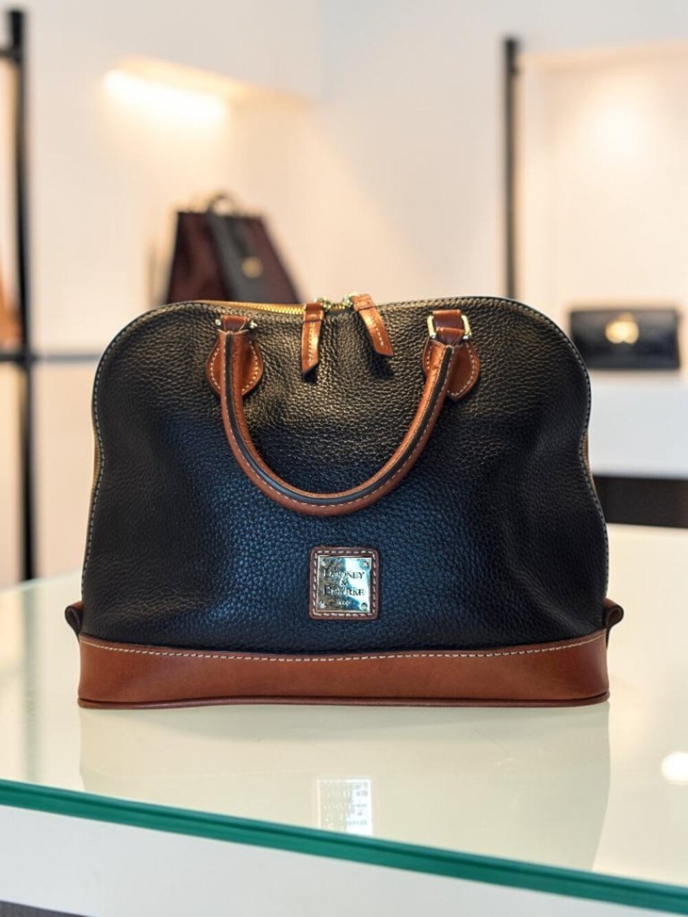 Classic Dooney and Bourke Alma Satchel Bag  Excellent Condition